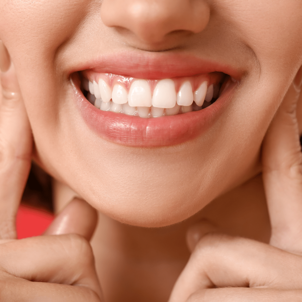 How to Clean Gums Naturally: Remedies for Healthy Gums and Strong Teeth